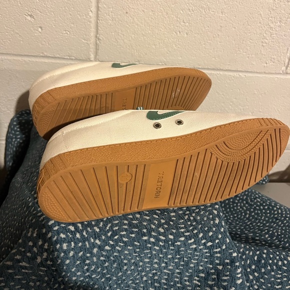 New without tags Tretorn canvas sneaker - Picture 8 of 8